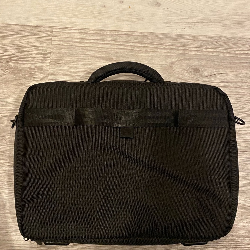Gateway multi compartment laptop case or briefcase - Picture 3 of 5